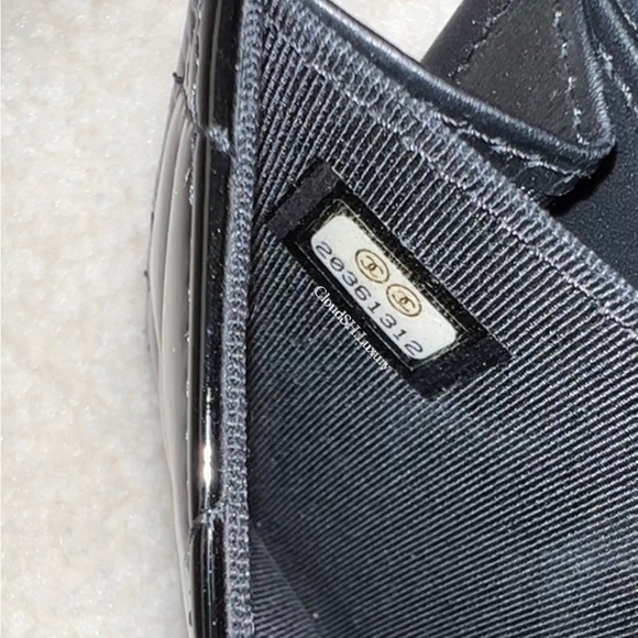 Auth Chanel XL Patent Leather Classic Quilted Flap Card Holder - Picture 9 of 9